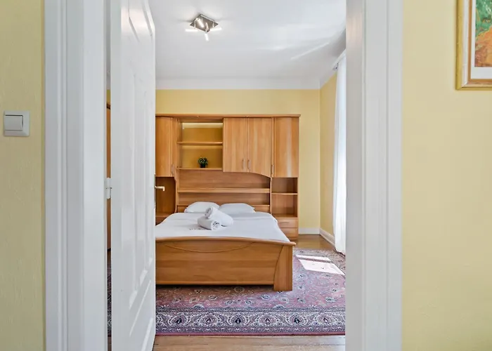 Cozy 3Br Townhome Walk To City Center & Park Free